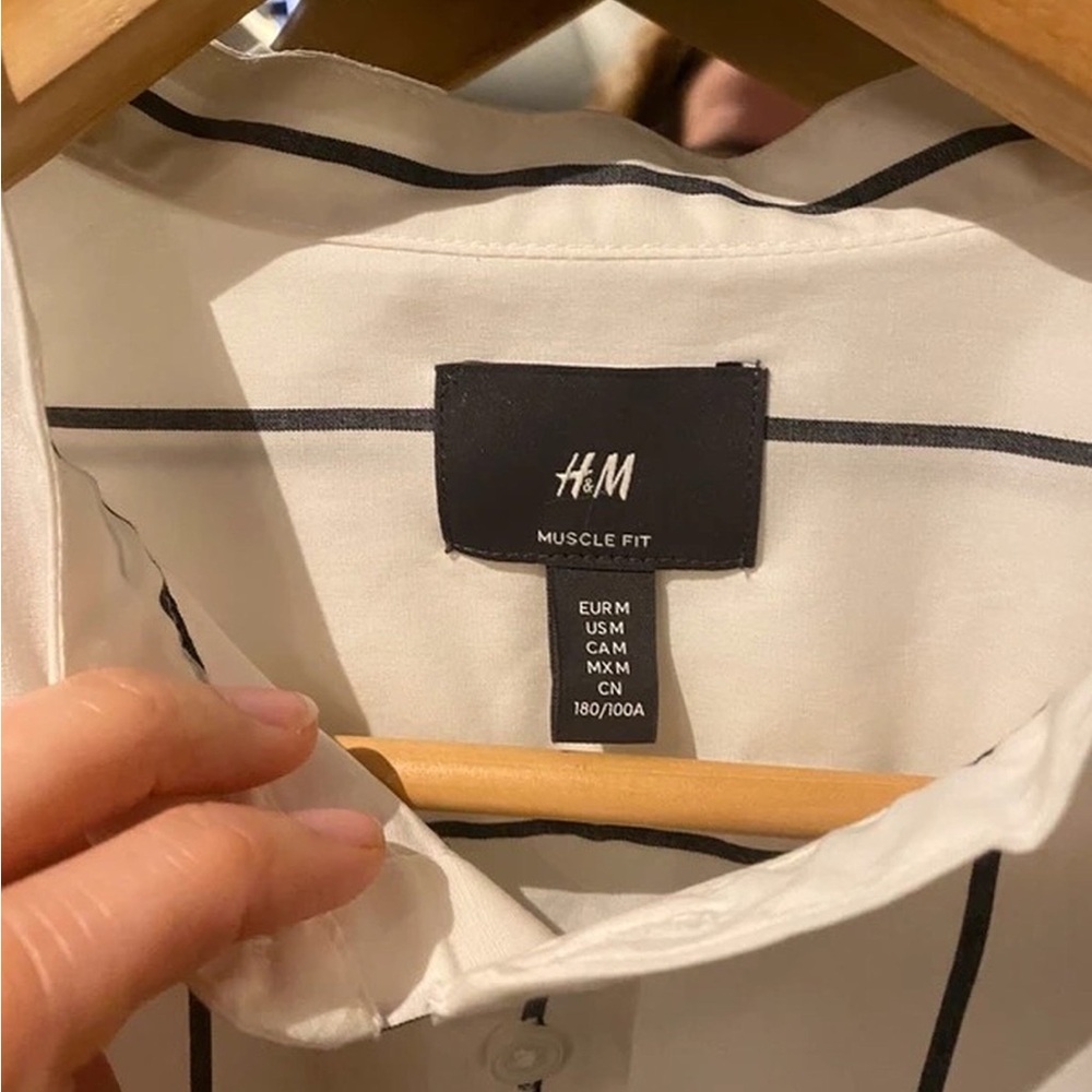 H&M White Short-Sleeve Band Collar Shirt with Black Pinstripes - Picture 3 of 3